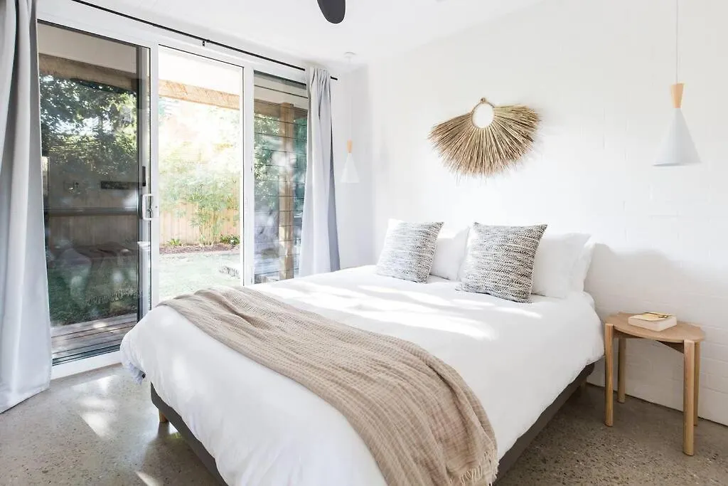 'Sunshine Beach Bungalow' - Beautiful Noosa Home Apartment