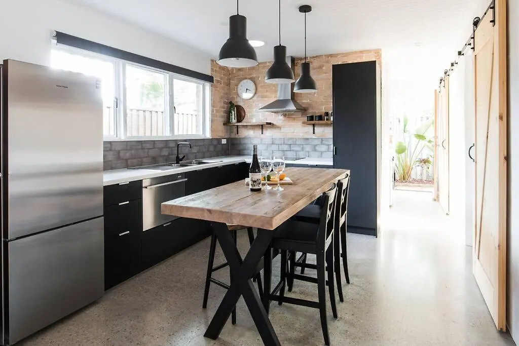 'Sunshine Beach Bungalow' - Beautiful Noosa Home