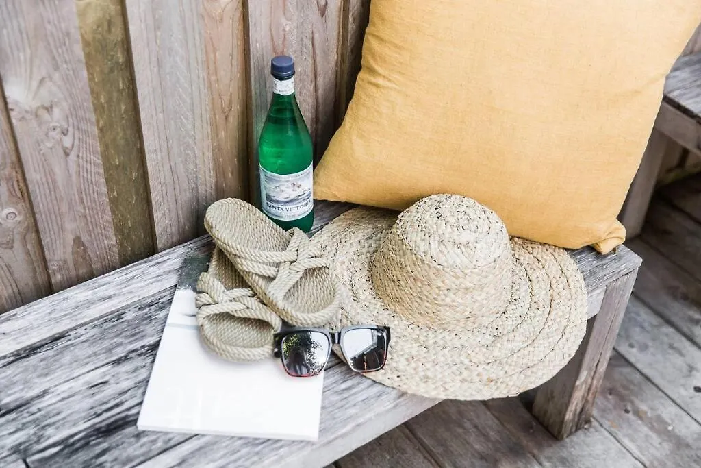 'Sunshine Beach Bungalow' - Beautiful Noosa Home Apartment