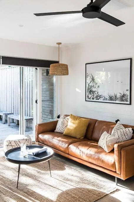 'Sunshine Beach Bungalow' - Beautiful Noosa Home Apartment